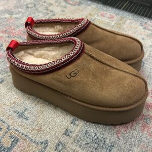 NEW UGG Tasman Platform Tan and Red Suede Slippers with Plush Lining - No Box